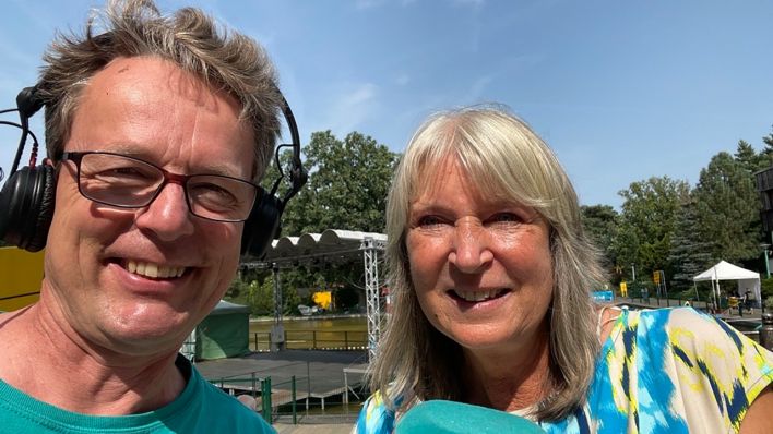 FEZitty heißt das Sommerferienprogramm im FEZ. Die Kinder leben in ihrer eigenen Stadt. Heute haben sie die Städtepartnerschaft mit Berlin gefeiert mit dem Regierenden Bürgermeister. Dem echten!!! Sandra ist die Stadtplanerin. Sie hat sich die tolle Kinderstadt ausgedacht. (Foto: rbb 88.8)